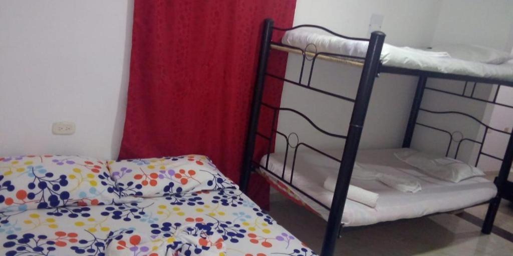וילה-וייחה Hostal Sarita מראה חיצוני תמונה