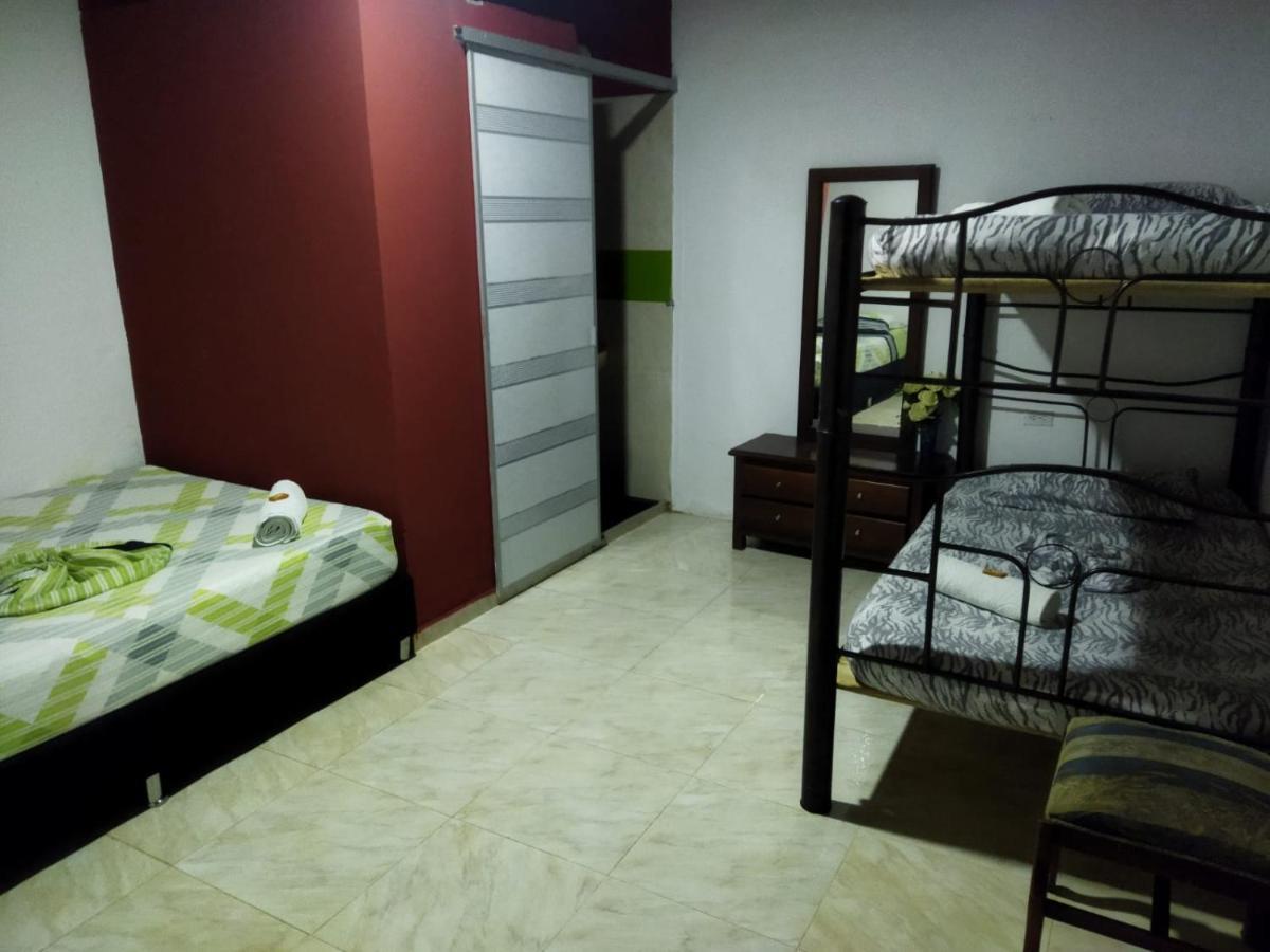 וילה-וייחה Hostal Sarita מראה חיצוני תמונה