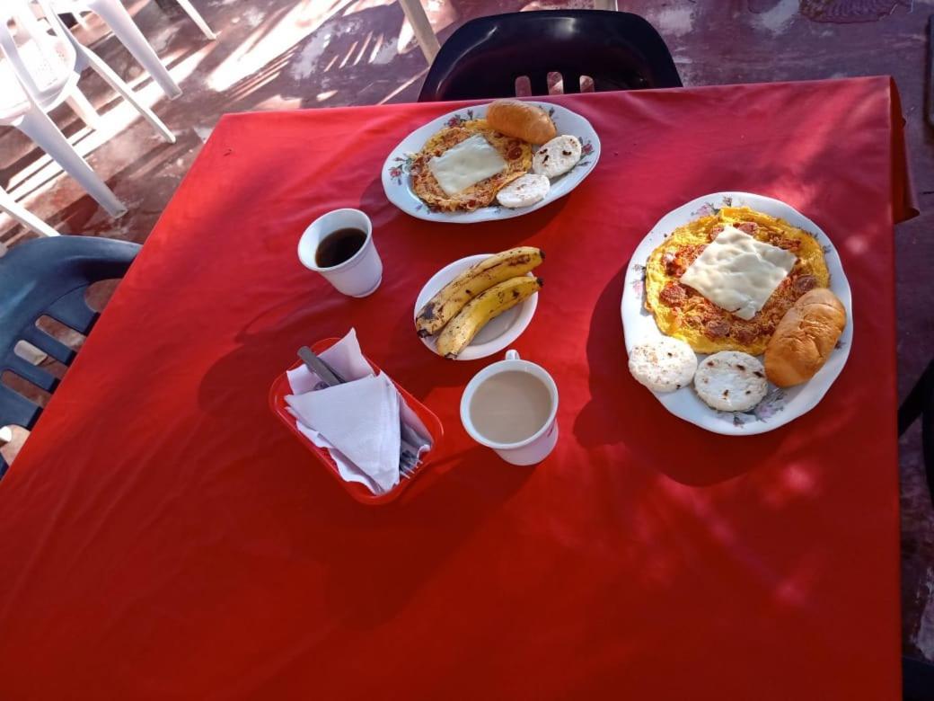 וילה-וייחה Hostal Sarita מראה חיצוני תמונה